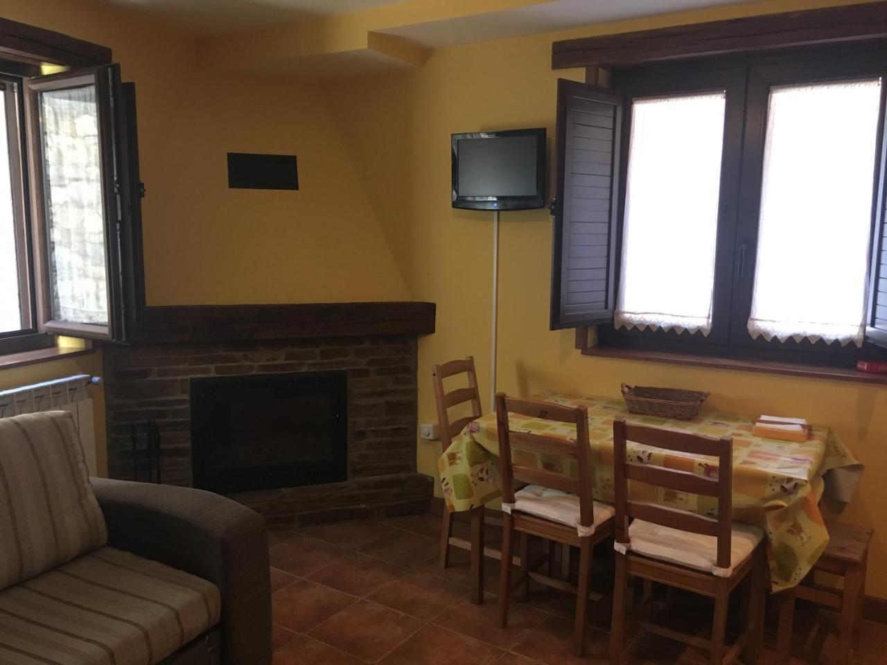 Tia Maria Bed & Breakfast Cerredo Bagian luar foto